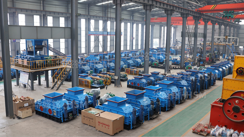 花崗巖液壓對輥破碎機(jī)多少錢？有沒有好的廠家推薦？